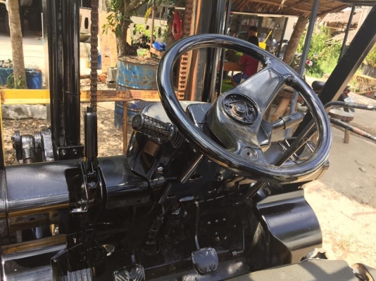 รถยก 2.5 ตัน รถฟอร์คลิฟต์ TCM  FD25T6 เกียร์ออโต้ เสา3ม.พร้อมใช้ รถร้านวัสดุก่อสร้าง สาดสีใหม่ไม่ได้ย้อมแมว