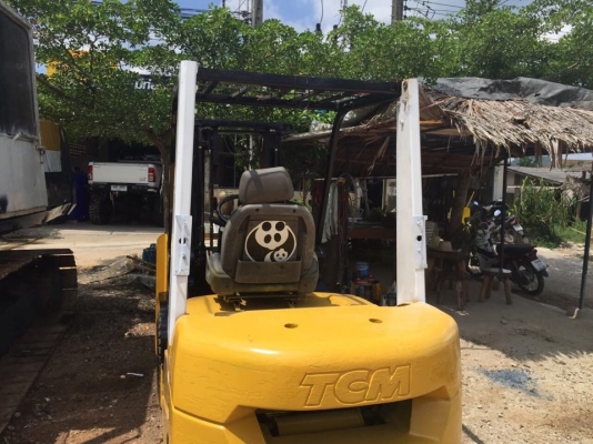 รถยก 2.5 ตัน รถฟอร์คลิฟต์ TCM  FD25T6 เกียร์ออโต้ เสา3ม.พร้อมใช้ รถร้านวัสดุก่อสร้าง สาดสีใหม่ไม่ได้ย้อมแมว