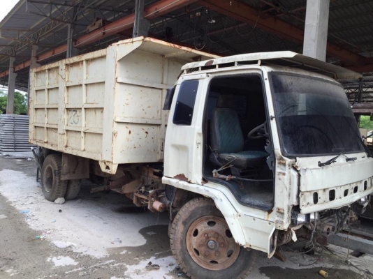 6 ล้อ 7 คัน ขายเหมารถใช้ในโรงงานคอนกรีตอัดแรงไม่มีเล่ม เจ้าของขายซากตามสภาพเท่านั้น