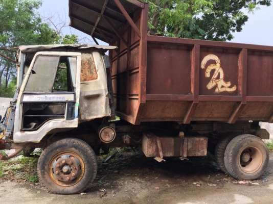 6 ล้อ 7 คัน ขายเหมารถใช้ในโรงงานคอนกรีตอัดแรงไม่มีเล่ม เจ้าของขายซากตามสภาพเท่านั้น