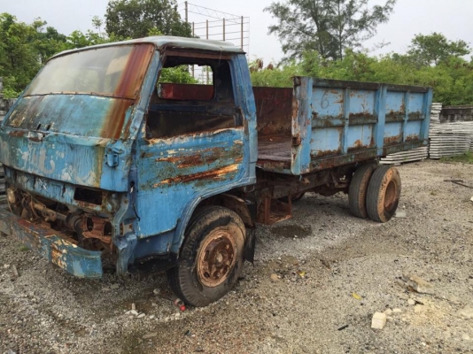 6 ล้อ 7 คัน ขายเหมารถใช้ในโรงงานคอนกรีตอัดแรงไม่มีเล่ม เจ้าของขายซากตามสภาพเท่านั้น