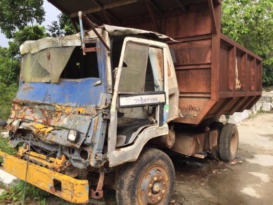 6 ล้อ 7 คัน ขายเหมารถใช้ในโรงงานคอนกรีตอัดแรงไม่มีเล่ม เจ้าของขายซากตามสภาพเท่านั้น