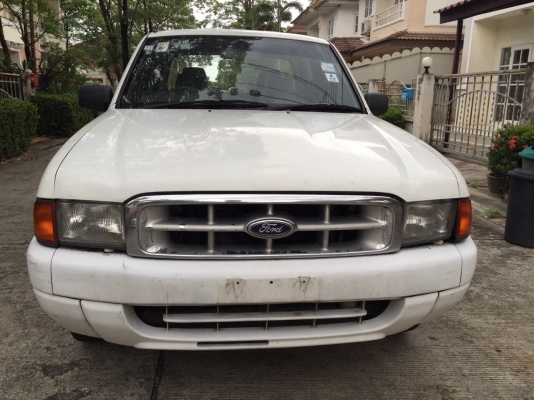 ขาย FORD. 4. ประตู ปี. 2001  ไม่มีชนหนัก