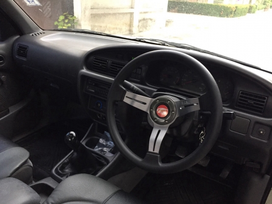 ขาย FORD. 4. ประตู ปี. 2001  ไม่มีชนหนัก