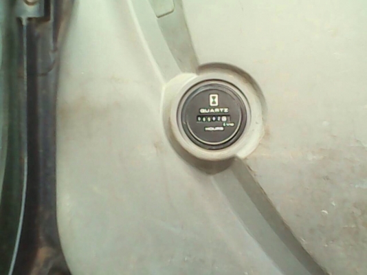 KOBELCO MARK 8 SUPER YN12 SK 200 ทำงาน 8,500 ชม. บอดี้สวยเดิมๆดีครับ เครื่องยนต์แน่นดีแรงดีทำงานได้เร็วมากครับ ภายในเก๋งสะอาดสวย แอร์เย็น ไฟฟ้าหน้าจอเต็มครบพร้อม ภายนอกบูมอาร์สวยๆมีปะไว้เล็กน้อยครับ ช่วงล่างแน่น โรลเลอร์โซ่บูทใบแทรกเต็มดีประมาณ 75\% พร้อมใ