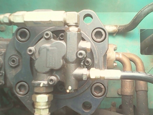 KOBELCO MARK 8 SUPER YN12 SK 200 ทำงาน 8,500 ชม. บอดี้สวยเดิมๆดีครับ เครื่องยนต์แน่นดีแรงดีทำงานได้เร็วมากครับ ภายในเก๋งสะอาดสวย แอร์เย็น ไฟฟ้าหน้าจอเต็มครบพร้อม ภายนอกบูมอาร์สวยๆมีปะไว้เล็กน้อยครับ ช่วงล่างแน่น โรลเลอร์โซ่บูทใบแทรกเต็มดีประมาณ 75\% พร้อมใ