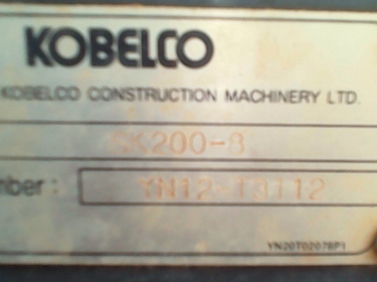 KOBELCO MARK 8 SUPER YN12 SK 200 ทำงาน 8,500 ชม. บอดี้สวยเดิมๆดีครับ เครื่องยนต์แน่นดีแรงดีทำงานได้เร็วมากครับ ภายในเก๋งสะอาดสวย แอร์เย็น ไฟฟ้าหน้าจอเต็มครบพร้อม ภายนอกบูมอาร์สวยๆมีปะไว้เล็กน้อยครับ ช่วงล่างแน่น โรลเลอร์โซ่บูทใบแทรกเต็มดีประมาณ 75\% พร้อมใ