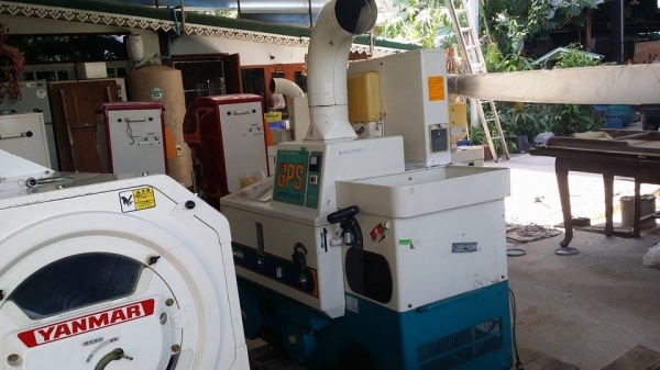 เครื่องสีข้าวกล้องเก่าญี่ปุ่น  SATAKE  รุ่น GPS 350  (1) สภาพสวย เครื่องพร้อมใช้งาน  ไม่เคยใช้งานในไทย