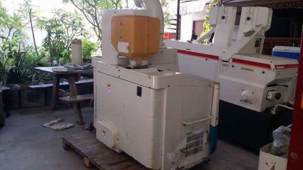 เครื่องสีข้าวกล้องเก่าญี่ปุ่น  SATAKE  รุ่น GPS 350  (1) สภาพสวย เครื่องพร้อมใช้งาน  ไม่เคยใช้งานในไทย