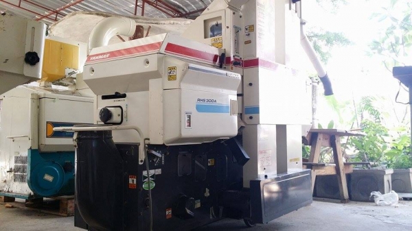 เครื่องสีข้าวกล้องเก่าญี่ปุ่น YANMAR  รุ่น RSH300A สภาพสวย เครื่องพร้อมใช้งาน  ไม่เคยใช้งานในไทย