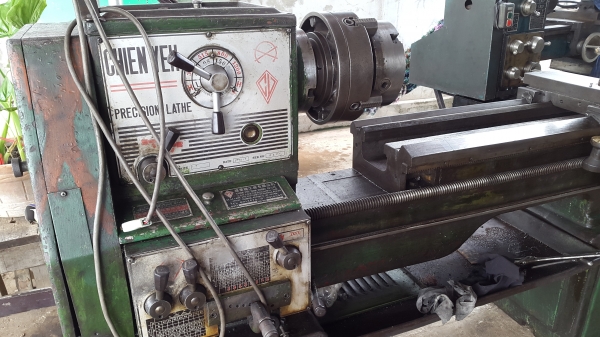 เครื่องกลึง 5 ฟุต 3 เพลา เกียร์บล็อก พร้อมใช้งาน อุปกรณ์มีให้ครบ 68,000