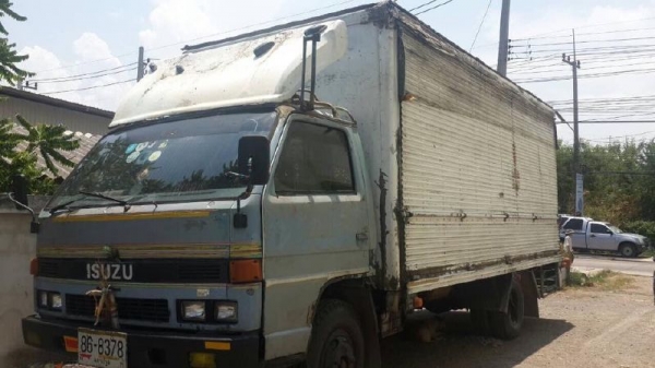 ขายรถ6 ล้อ Isuzu NPR 115 แรง พร้อมตู้แห้ง เครื่องดี แชซซีดี ไม่ผุไม่บวม ขายรถ6 ล้อ Isuzu NPR 115 แรง พร้อมตู้แห้ง เครื่องดี แชซซีดี ไม่ผุไม่บวม