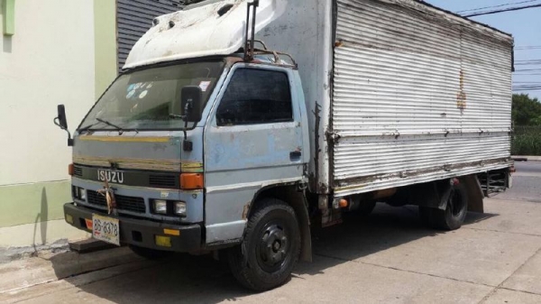 ขายรถ6 ล้อ Isuzu NPR 115 แรง พร้อมตู้แห้ง เครื่องดี แชซซีดี ไม่ผุไม่บวม