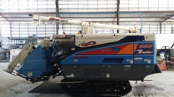 รถเกี่ยวข้าวพร้อมนวดข้าวในตัว แบบนั่งขับ เก่าญี่ปุ่น  ISEKI  Frontier 336 สภาพสวย สามารถปรับระดับแทรคยางให้สูง-เตี้ยได้ เครื่องยนต์ติดง่ายพร้อมใช้งาน ไม่เคยใช้งานในไทย