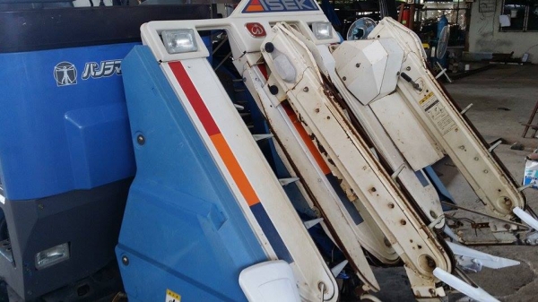 รถเกี่ยวข้าวพร้อมนวดข้าวในตัว แบบนั่งขับ เก่าญี่ปุ่น  ISEKI  Frontier 336 สภาพสวย สามารถปรับระดับแทรคยางให้สูง-เตี้ยได้ เครื่องยนต์ติดง่ายพร้อมใช้งาน ไม่เคยใช้งานในไทย