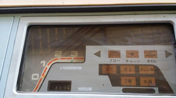 รถเกี่ยวข้าวพร้อมนวดข้าวในตัว แบบนั่งขับ เก่าญี่ปุ่น KUBOTA  R1-151 สภาพสวย  เครื่องยนต์ติดง่ายพร้อมใช้งาน ไม่เคยใช้งานในไทย