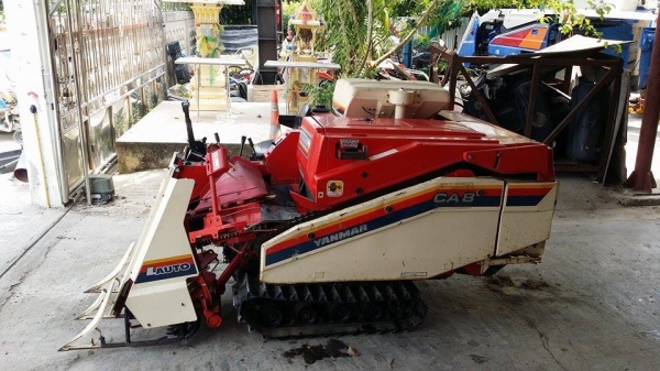 รถเกี่ยวข้าวพร้อมนวดข้าวในตัว แบบนั่งขับ เก่าญี่ปุ่น YANMAR CA8 สภาพสวย เครื่องยนต์ติดง่ายพร้อมใช้งาน ไม่เคยใช้งานในไทย