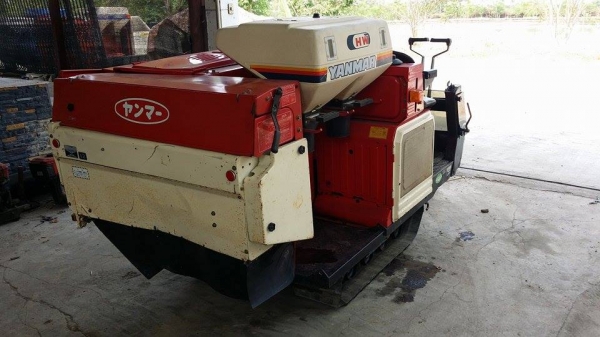รถเกี่ยวข้าวพร้อมนวดข้าวในตัว แบบนั่งขับ เก่าญี่ปุ่น YANMAR CA8 สภาพสวย เครื่องยนต์ติดง่ายพร้อมใช้งาน ไม่เคยใช้งานในไทย