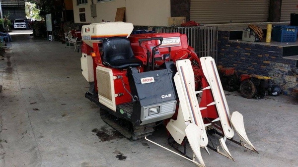 รถเกี่ยวข้าวพร้อมนวดข้าวในตัว แบบนั่งขับ เก่าญี่ปุ่น YANMAR CA8 สภาพสวย เครื่องยนต์ติดง่ายพร้อมใช้งาน ไม่เคยใช้งานในไทย