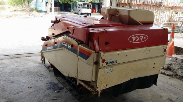รถเกี่ยวข้าวพร้อมนวดข้าวในตัว แบบนั่งขับ เก่าญี่ปุ่น YANMAR CA8 สภาพสวย เครื่องยนต์ติดง่ายพร้อมใช้งาน ไม่เคยใช้งานในไทย