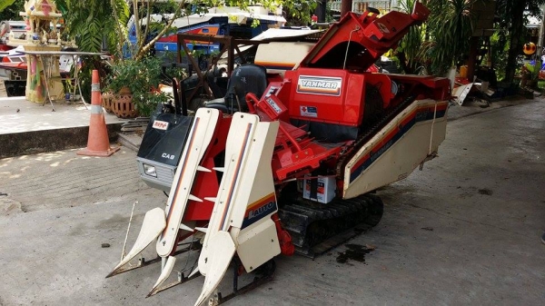 รถเกี่ยวข้าวพร้อมนวดข้าวในตัว แบบนั่งขับ เก่าญี่ปุ่น YANMAR CA8 สภาพสวย เครื่องยนต์ติดง่ายพร้อมใช้งาน ไม่เคยใช้งานในไทย