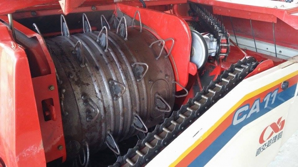 รถเกี่ยวข้าวพร้อมนวดข้าวในตัว แบบนั่งขับ เก่าญี่ปุ่น YANMAR CA11 สภาพสวย เครื่องยนต์ติดง่ายพร้อมใช้งาน ไม่เคยใช้งานในไทย