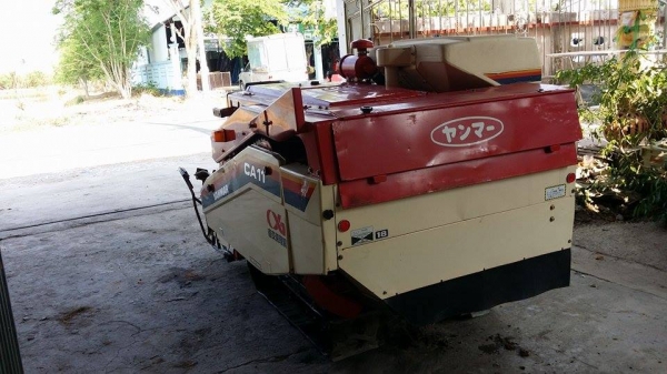 รถเกี่ยวข้าวพร้อมนวดข้าวในตัว แบบนั่งขับ เก่าญี่ปุ่น YANMAR CA11 สภาพสวย เครื่องยนต์ติดง่ายพร้อมใช้งาน ไม่เคยใช้งานในไทย