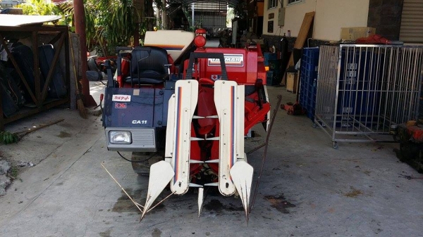 รถเกี่ยวข้าวพร้อมนวดข้าวในตัว แบบนั่งขับ เก่าญี่ปุ่น YANMAR CA11 สภาพสวย เครื่องยนต์ติดง่ายพร้อมใช้งาน ไม่เคยใช้งานในไทย