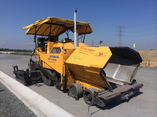 DEMAG DF130P  ปี1996  5091ชม. ปูกว้าง8เมตร เครื่อง Deutz  BF6L913CT หากรอของได้ 30-45 วัน ติดต่อคุยกันครับ