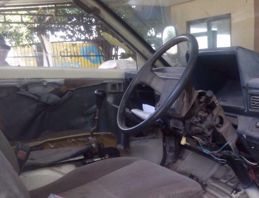 ขายด่วน TOYOTA LITEACE 2200 ดีเซล สภาพดีพร้อมบรรทุกหนักได้เลยครับ เครื่องแรงดีไม่มีเยิ้ม หัวเก๋งไม่มีผุภายในเก๋งคอนโซลครบ พวงมาลัยธรรมดา ช่วงล่างคัชซีสวยเดิมมากครับไม่มีผุเลย ยางสภาพดี 60\% พร้อมใช้งาน เอกสารเล่มทะเบียนครบพร้อม ราคาต่อรองได้ครับ