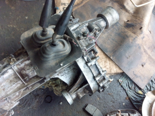 ขาย เกียร์โฟวิล มิตซู  ไม่หลุดไม่หลวม  เกียร์ใช้งานปรกติ