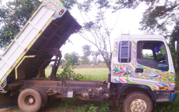 ISUZU DECA 195 HP 6HE1 หกล้อดั๊มพ์ กระบัดั๊มพ์เหล็ก 5 ตันความยาว 3.60 เมตรสภาพสวยพร้อมบรรทุกได้เลยครับ เครื่องยนต์แรงดีไม่มีเยิ้ม หัวเก๋งแล็ปลายสวยๆภายในเก๋งคอนโซลสวยครบ แอร์เย็น พวงมาลัยเพาเวอร์ ระบบเบรคทริ๊ปฟี้ครบครัน ช่วงล่างแน่นดีคัชซีไม่มีบวม ยาง 8.2 ISUZU DECA 195 HP 6HE1 หกล้อดั๊มพ์ กระบัดั๊มพ์เหล็ก 5 ตันความยาว 3.60 เมตรสภาพสวยพร้อมบรรทุกได้เลยครับ เครื่องยนต์แรงดีไม่มีเยิ้ม หัวเก๋งแล็ปลายสวยๆภายในเก๋งคอนโซลสวยครบ แอร์เย็น พวงมาลัยเพาเวอร์ ระบบเบรคทริ๊ปฟี้ครบครัน ช่วงล่างแน่นดีคัชซีไม่มีบวม ยาง 8.2