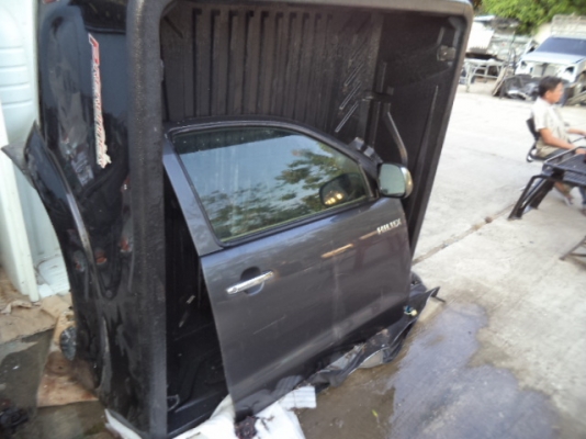 ประตูวีโก้อะไหล่ครบ แท้ ๆ สภาพสวย