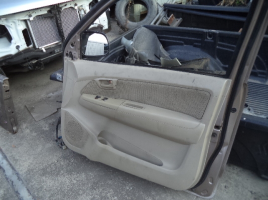 ประตูวีโก้อะไหล่ครบ แท้ ๆ สภาพสวย