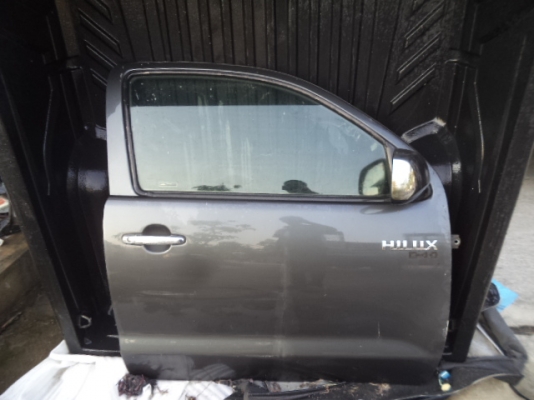 ประตูวีโก้อะไหล่ครบ แท้ ๆ สภาพสวย