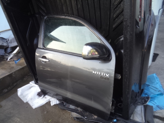 ประตูวีโก้อะไหล่ครบ แท้ ๆ สภาพสวย