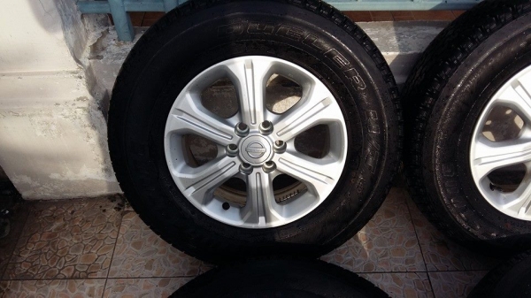 ขายล้อแม็กป้ายแดง np300 navara 16" ยางปี14 สนใจติดต่อเล็กคลองสามครับ 081-3747940