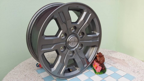 ขายล้อแม็กป้ายแดง toyota ventury 15"สนใจติดต่อเล็กคลองสามครับ 081-3747940