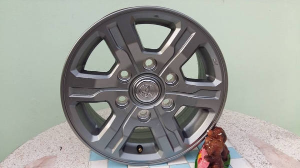 ขายล้อแม็กป้ายแดง toyota ventury 15"สนใจติดต่อเล็กคลองสามครับ 081-3747940
