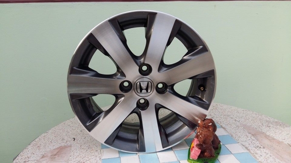 ขายล้อแม็ก honda freed 15" สนใจติดต่อเล็กคลองสามครับ 081-3747940