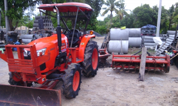 ขายรถไถคูโบต้า 36 แรง พร้อมอุปกรณ์ 2 อย่าง ใบดัน หาง 5