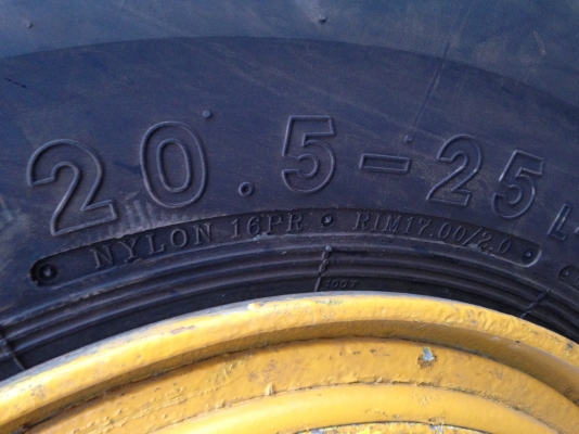 ขายรถตัก Komatsu WA 320-1 รถนอกนำเข้า ยังไม่เคยใช้งานในเมืองไทย สภาพสวย พร้อมใช้ ราคาถูกมากๆ  081-9485494