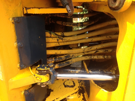 ขายรถตัก Komatsu WA 320-1 รถนอกนำเข้า ยังไม่เคยใช้งานในเมืองไทย สภาพสวย พร้อมใช้ ราคาถูกมากๆ  081-9485494