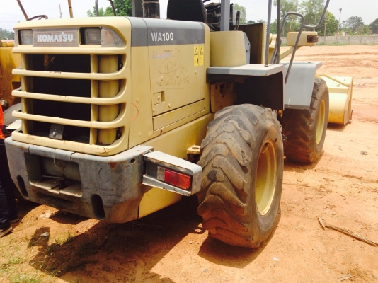ขายด่วนรถตักนําเข้าKOMATSU-WA-100-3Eเอวอ่อนรถเดิมใช้งาน