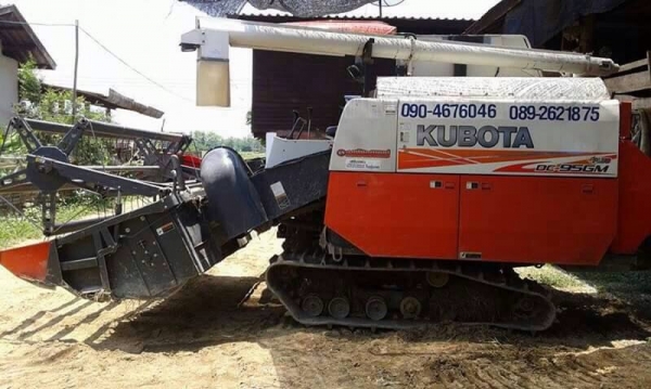 รถเกี่ยวข้าว Kubota dc-95gm รถใหม่ใช้งานน้อยแฟนอยู่ต่างประเทศ 8 แสน รถเกี่ยวข้าว Kubota dc-95gm รถใหม่ใช้งานน้อยแฟนอยู่ต่างประเทศ 8 แสน
