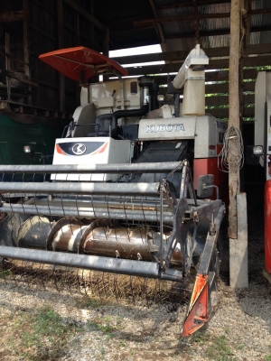 รถเกี่ยวข้าว Kubota dc-95gm รถใหม่ใช้งานน้อยแฟนอยู่ต่างประเทศ 8 แสน รถเกี่ยวข้าว Kubota dc-95gm รถใหม่ใช้งานน้อยแฟนอยู่ต่างประเทศ 8 แสน