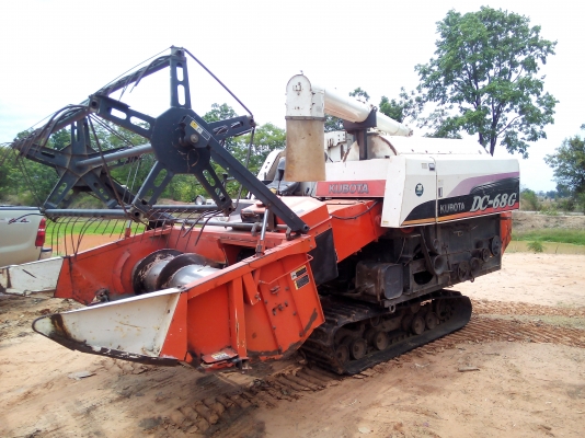 รถเกี่ยวคูโบต้า68