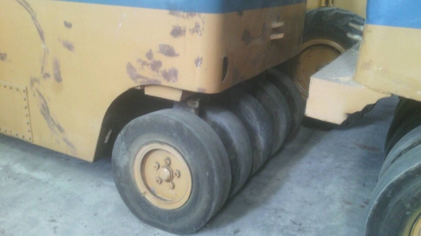 รถบดล้อยาง11ล้อ..เล่มทะเบียนพร้อม รถสภาพดีพร้อมใช้..