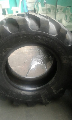 ยางรถตัก (ยางหล่อ) 13.5-20 สภาพสวยครับ ยางรถตัก (ยางหล่อ) 13.5-20 สภาพสวยครับ