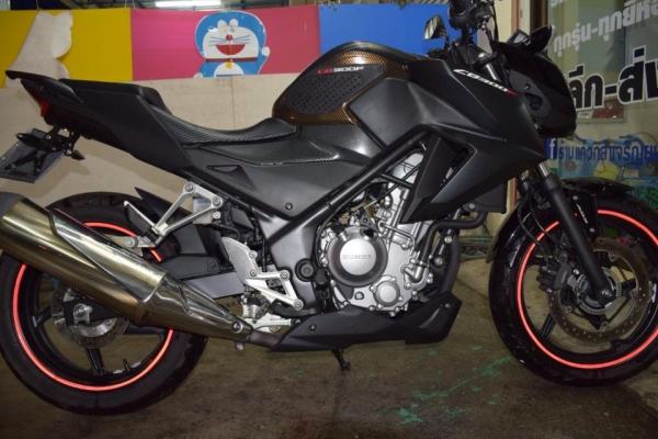 ขาย Honda Cb 300 F สีดำปี 57 รถ 9 เดือน สภาพสวย เดิม ๆ